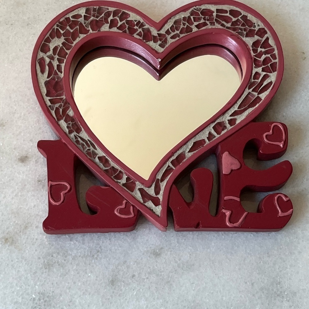 LOVE mini sign, wall decor mirror hanger, with Mosaic Red 4.5”x4.5” - Picture 4 of 9